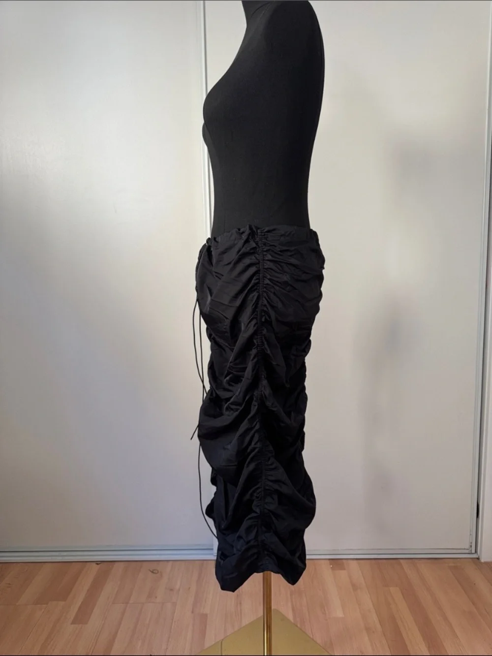 Ruched Black Midi Skirt - Sleek Gathered Design